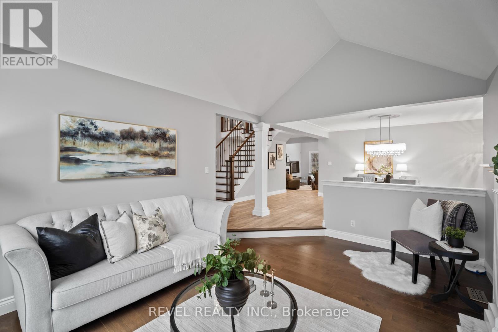 2255 Mohawk Trail, Milton, ON - Indoor Photo Showing Living Room