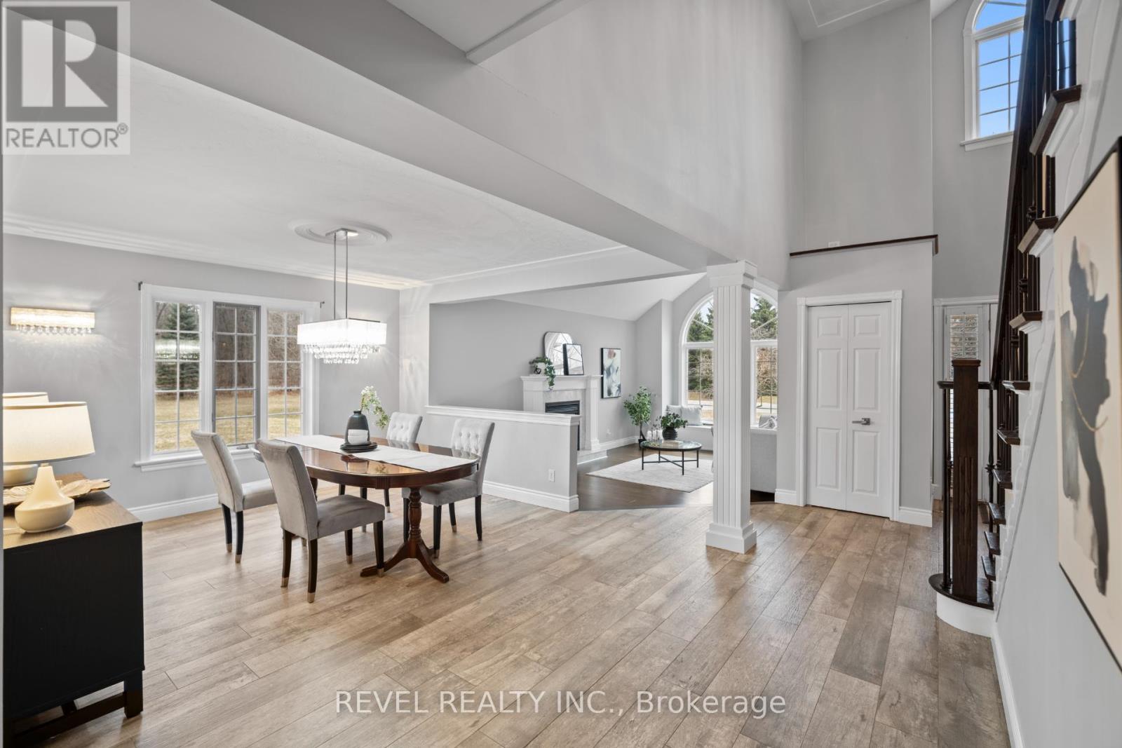 2255 Mohawk Trail, Milton, ON - Indoor Photo Showing Dining Room