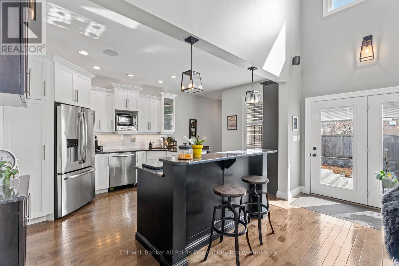 200 Picton Street E, Goderich (Goderich (Town)), ON - Indoor Photo Showing Kitchen With Upgraded Kitchen