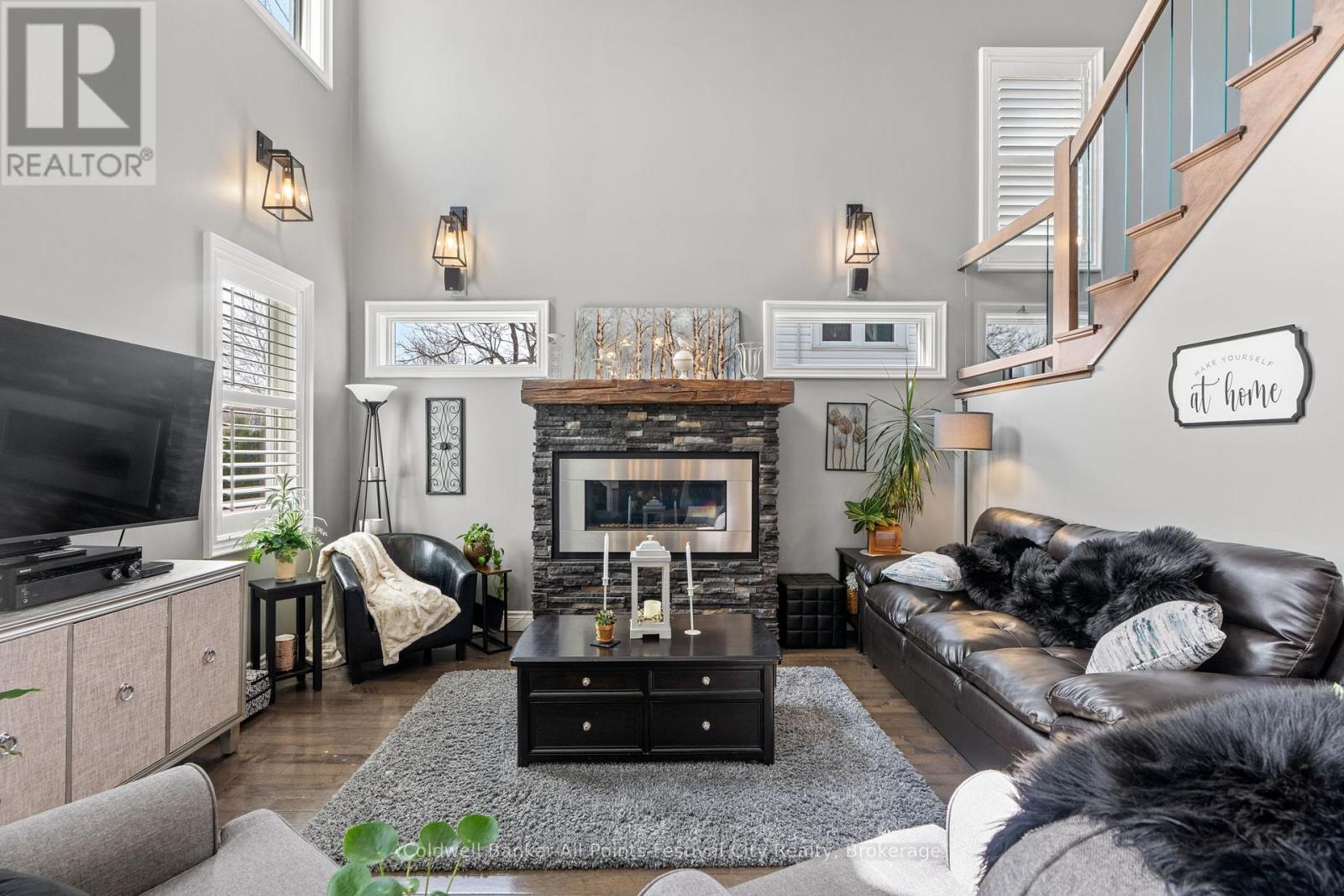 200 Picton Street E, Goderich (Goderich (Town)), ON - Indoor Photo Showing Living Room With Fireplace