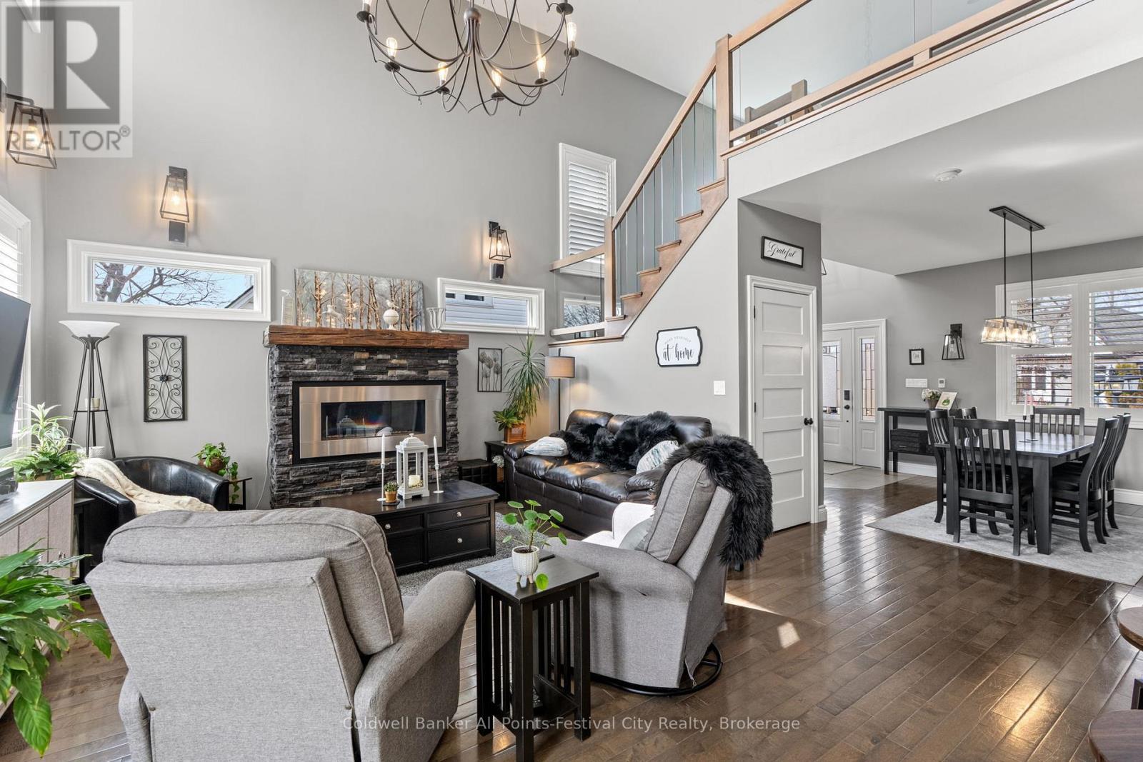 200 Picton Street E, Goderich (Goderich (Town)), ON - Indoor With Fireplace