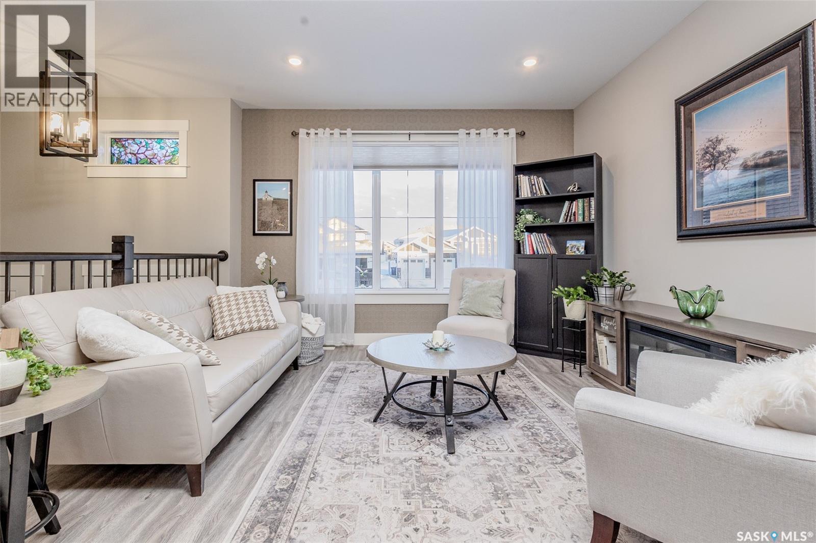 809 Weir Crescent, Warman, SK - Indoor Photo Showing Living Room