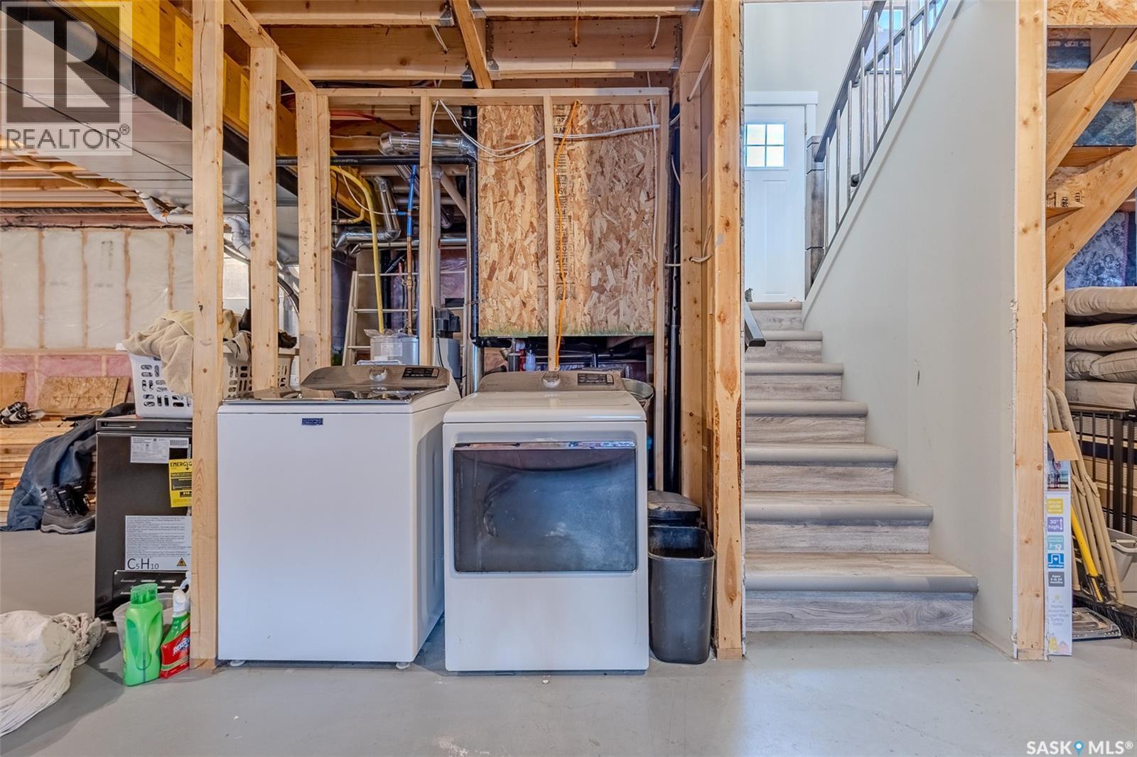 809 Weir Crescent, Warman, SK - Indoor Photo Showing Laundry Room