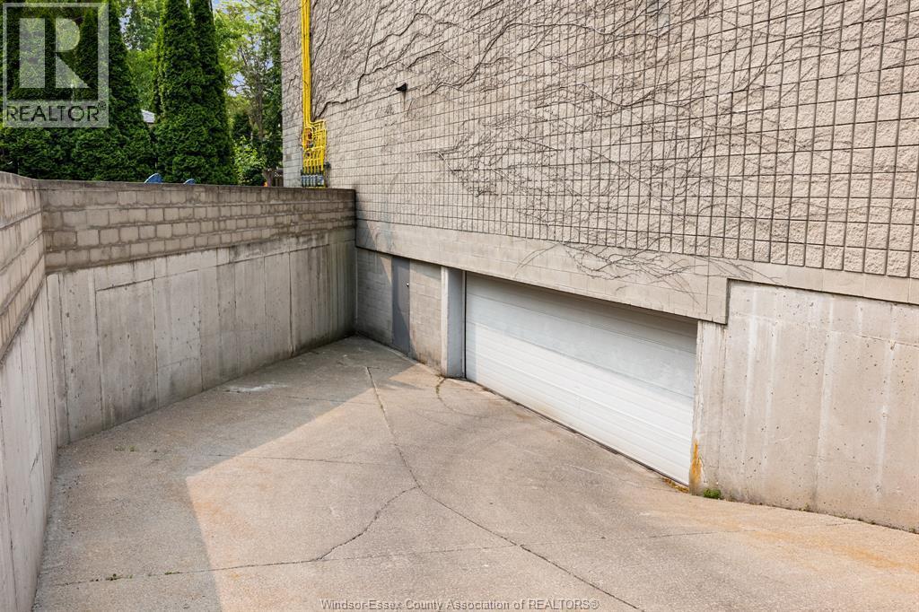 1500 Ouellette Unit# 405, Windsor, ON - Outdoor