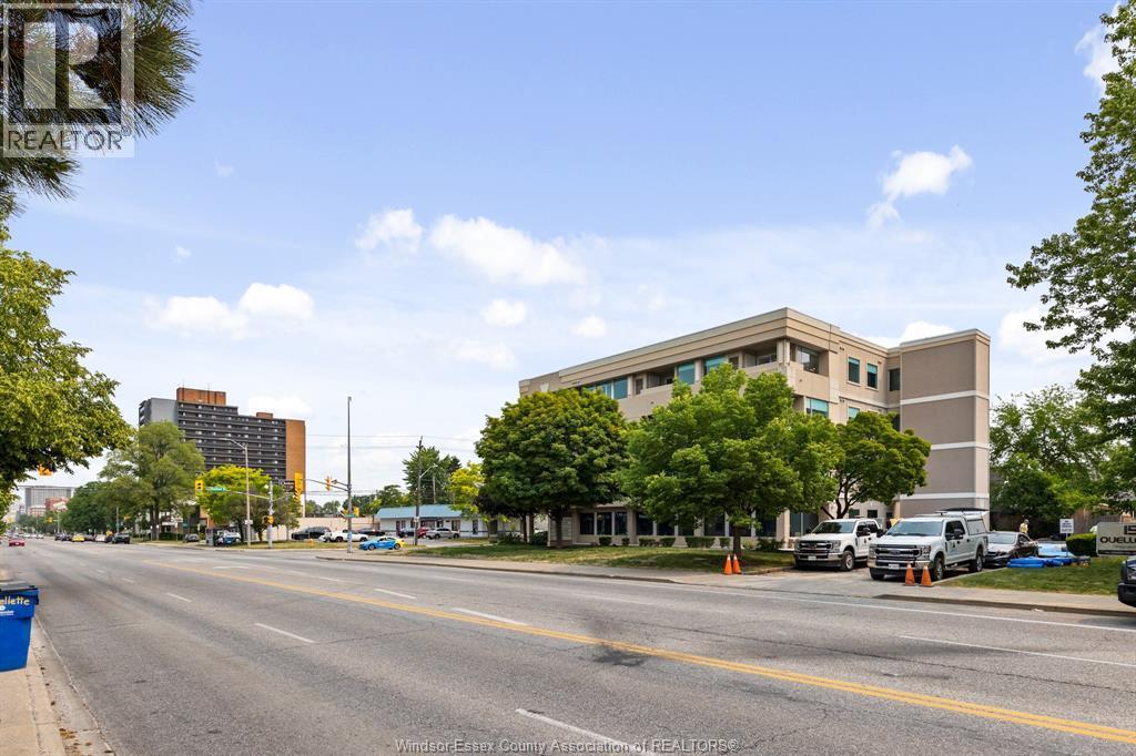 1500 Ouellette Unit# 405, Windsor, ON - Outdoor