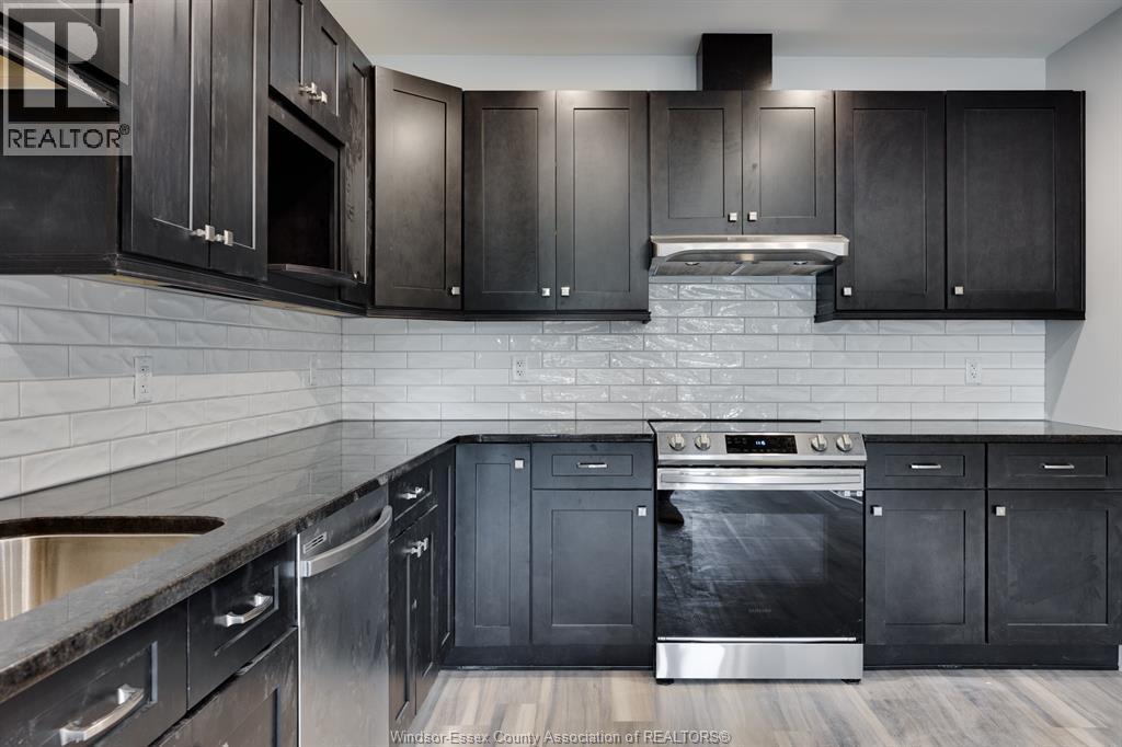 1500 Ouellette Unit# 405, Windsor, ON - Indoor Photo Showing Kitchen