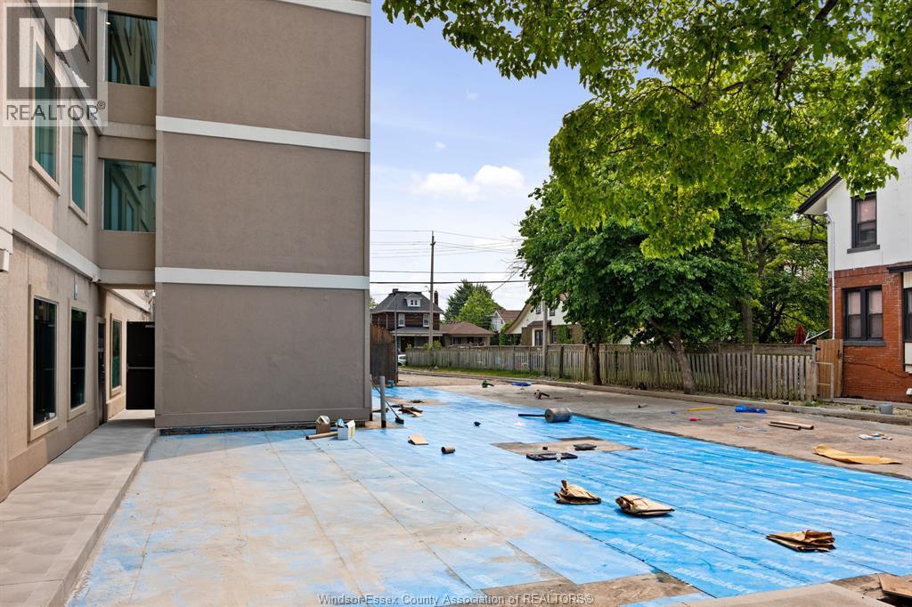1500 Ouellette Unit# 405, Windsor, ON - Outdoor