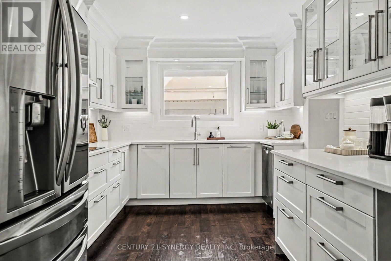 286 Westhill Avenue, Ottawa, ON - Indoor Photo Showing Kitchen With Upgraded Kitchen
