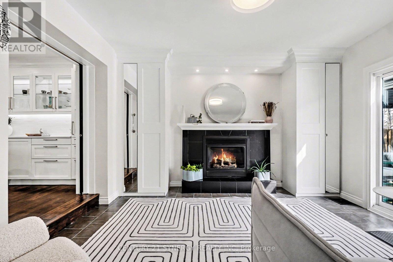 286 Westhill Avenue, Ottawa, ON - Indoor With Fireplace
