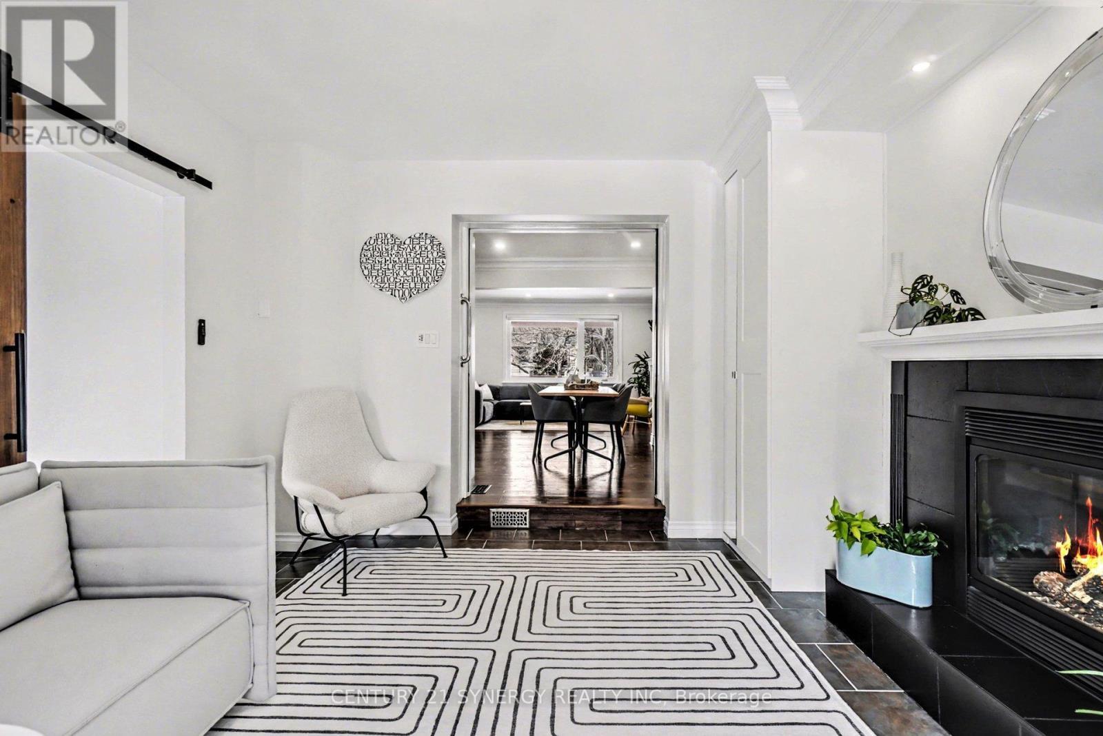 286 Westhill Avenue, Ottawa, ON - Indoor Photo Showing Living Room With Fireplace