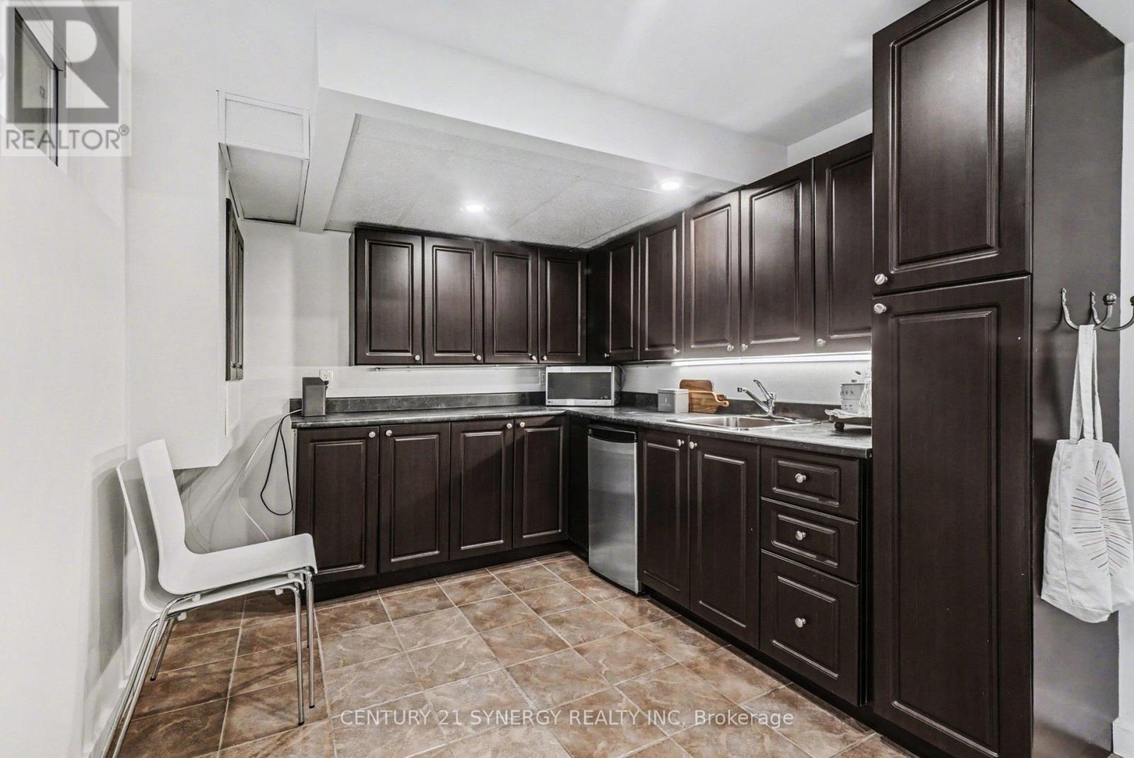 Lower Level Wet Bar/Potential In Law Suite Kitchen - 286 Westhill Avenue, Ottawa, ON - Indoor Photo Showing Kitchen