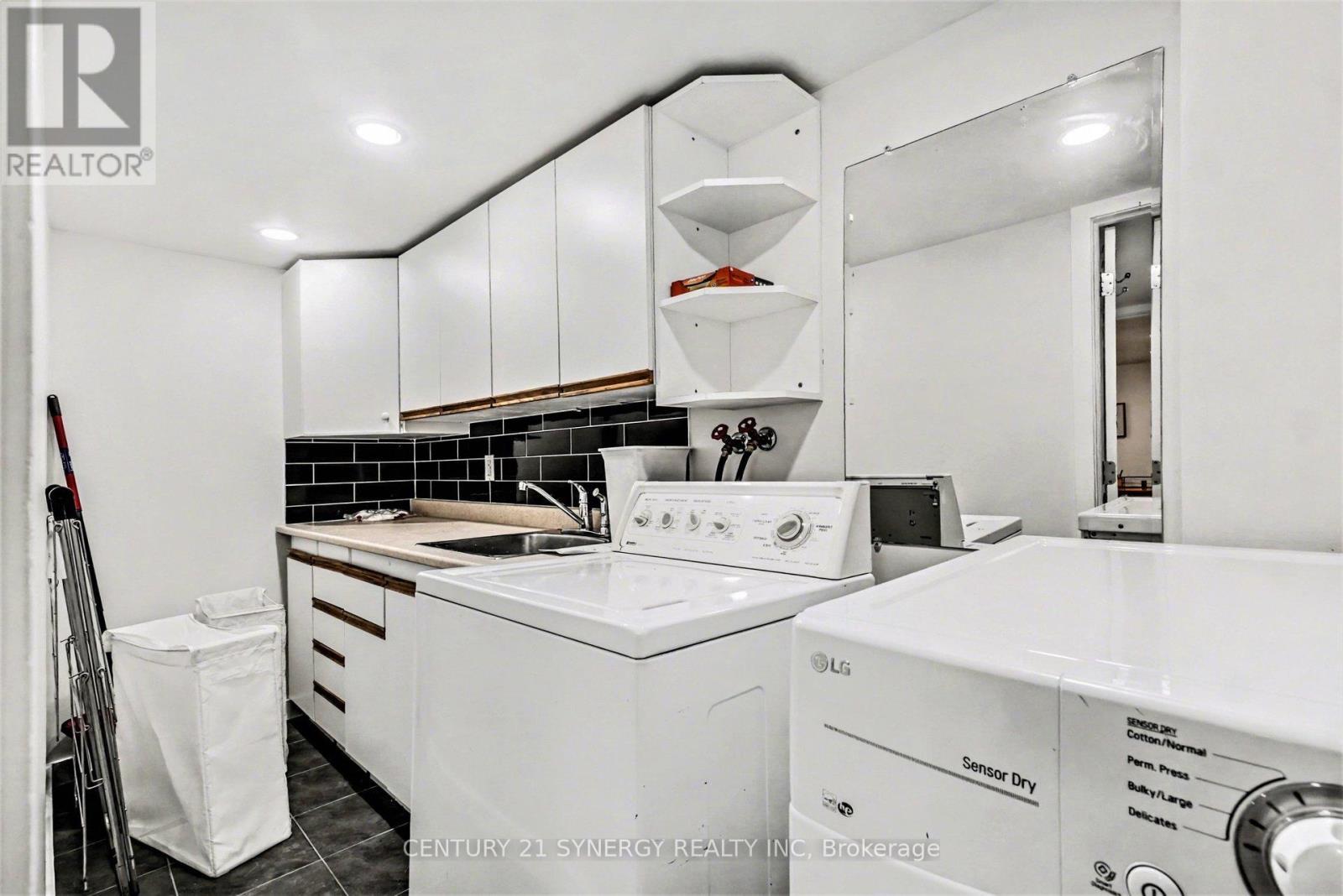 Lower Level Laundry Room - 286 Westhill Avenue, Ottawa, ON - Indoor Photo Showing Laundry Room