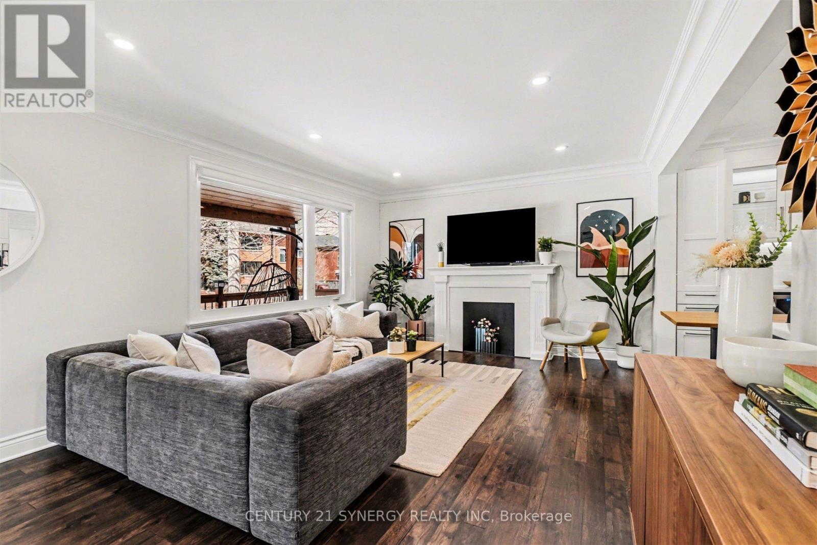 286 Westhill Avenue, Ottawa, ON - Indoor Photo Showing Living Room With Fireplace