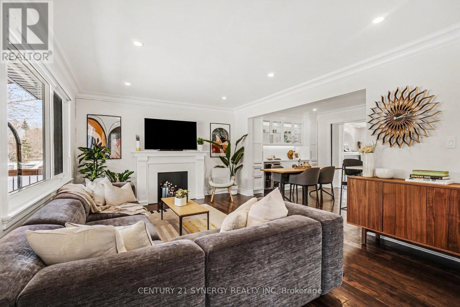 286 Westhill Avenue, Ottawa, ON - Indoor Photo Showing Living Room With Fireplace