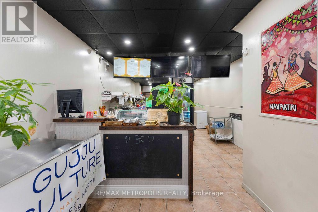 24 Simcoe Street N, Oshawa, ON