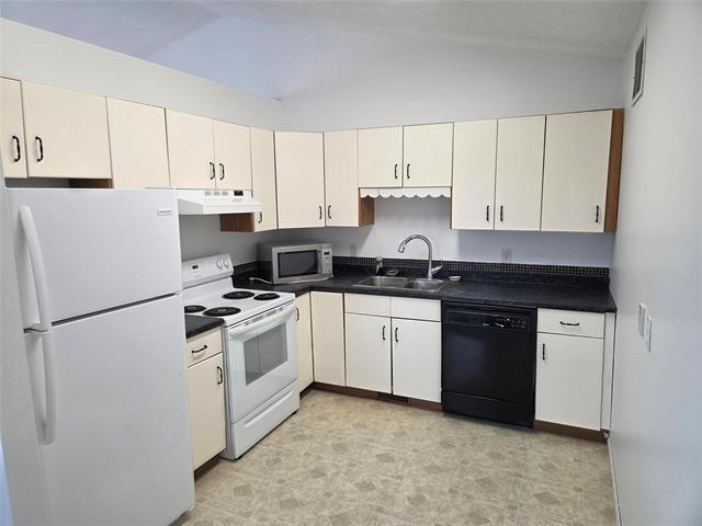 15 Middle Dr, Winnipeg Beach, MB