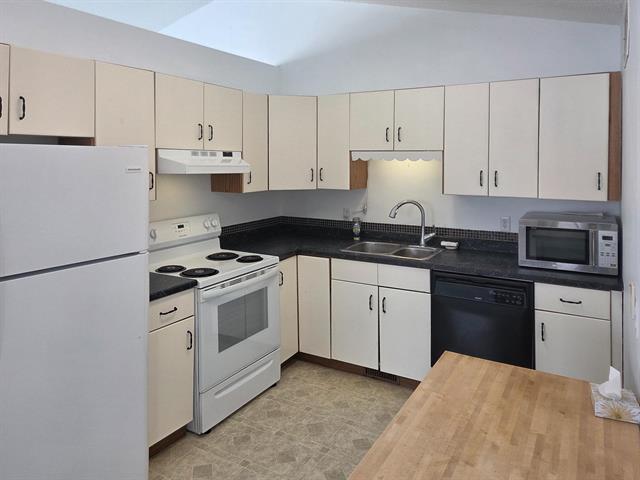 15 Middle Dr, Winnipeg Beach, MB