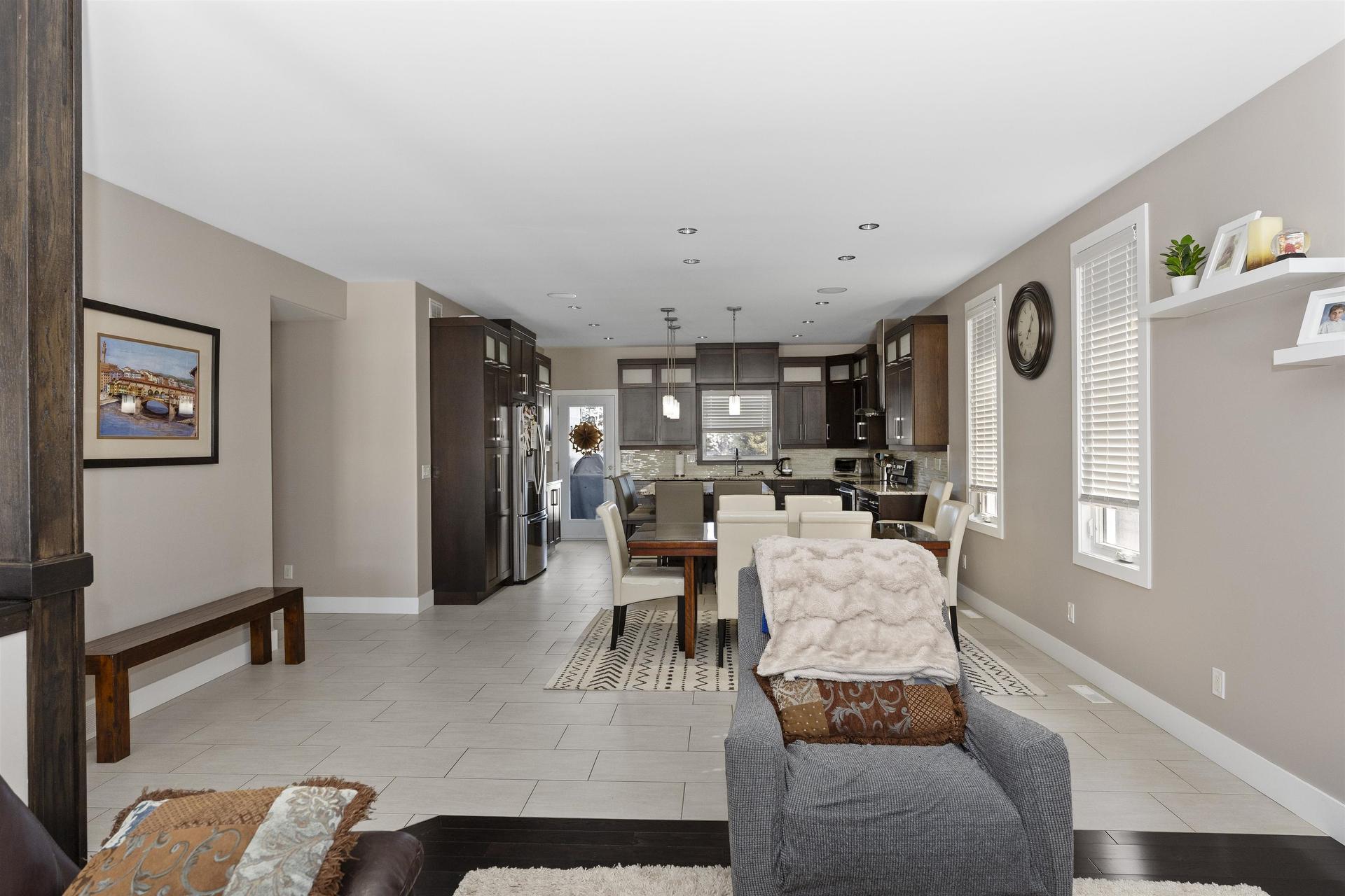 216 Cougar Crescent, Thunder Bay, ON - Indoor Photo Showing Living Room