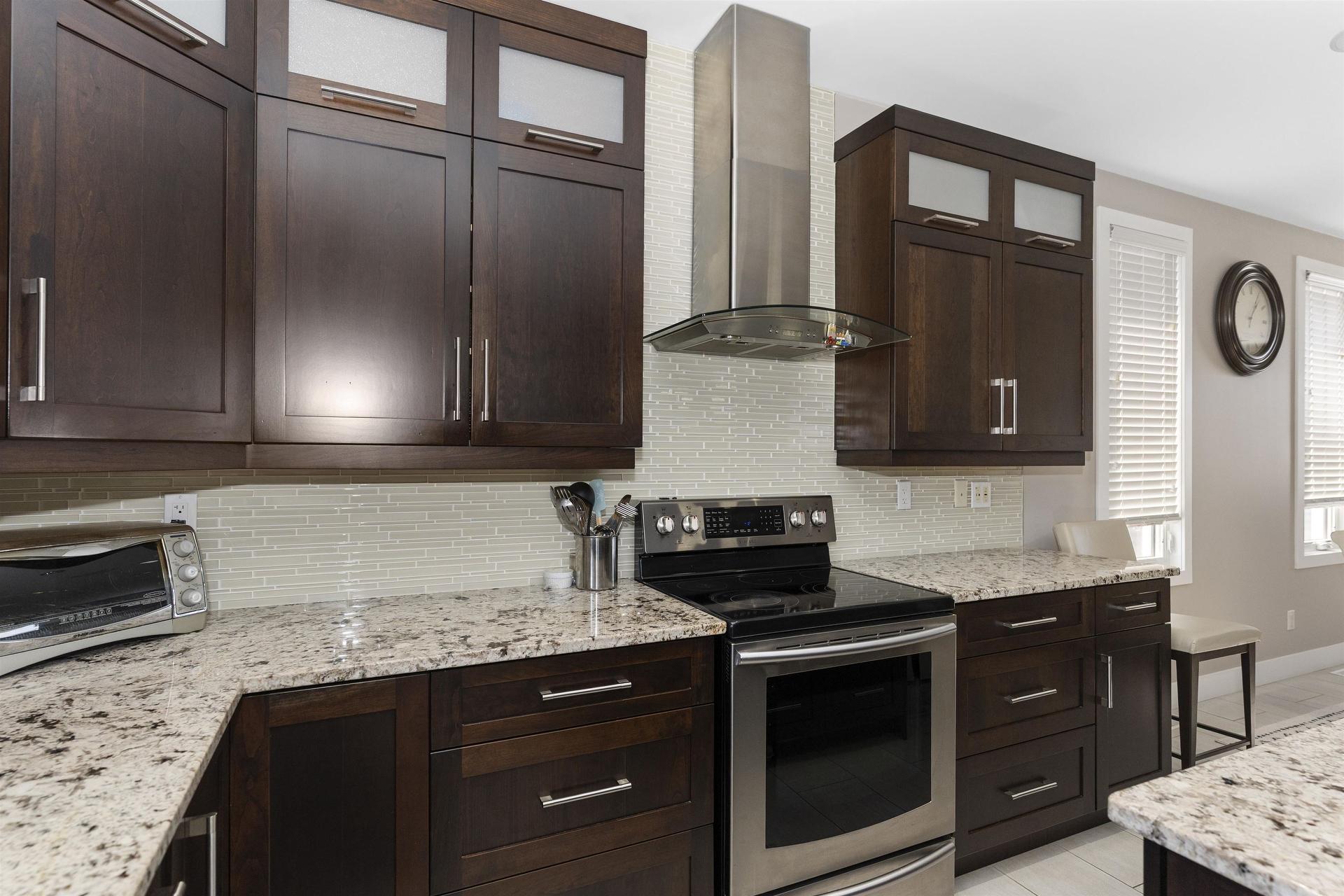 216 Cougar Crescent, Thunder Bay, ON - Indoor Photo Showing Kitchen With Upgraded Kitchen