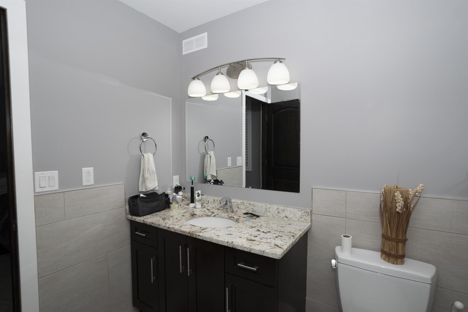 216 Cougar Crescent, Thunder Bay, ON - Indoor Photo Showing Bathroom