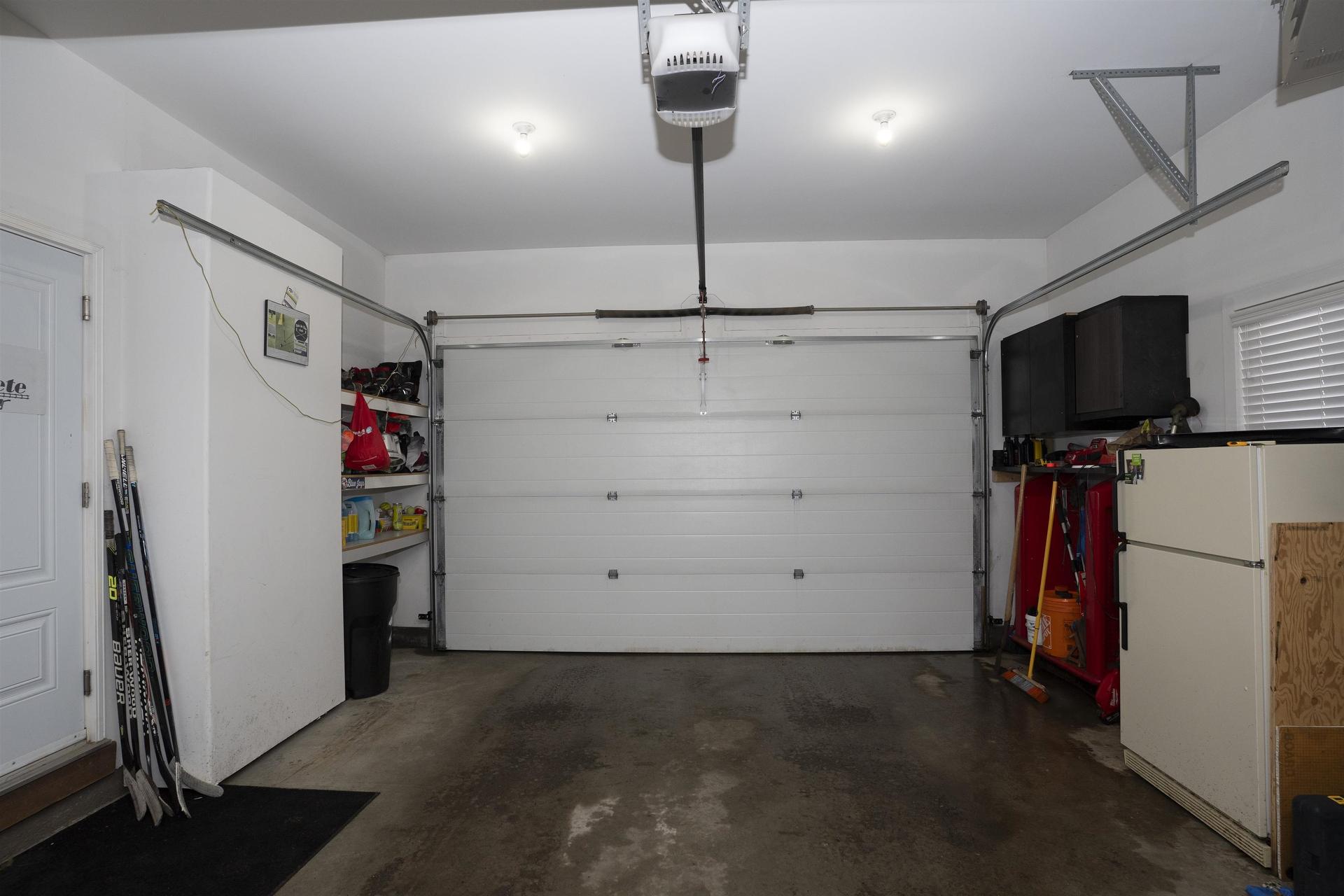 216 Cougar Crescent, Thunder Bay, ON - Indoor Photo Showing Garage