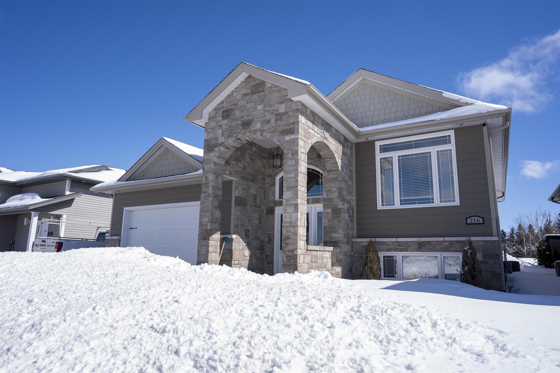 216 Cougar Crescent, Thunder Bay, ON - Outdoor With Facade