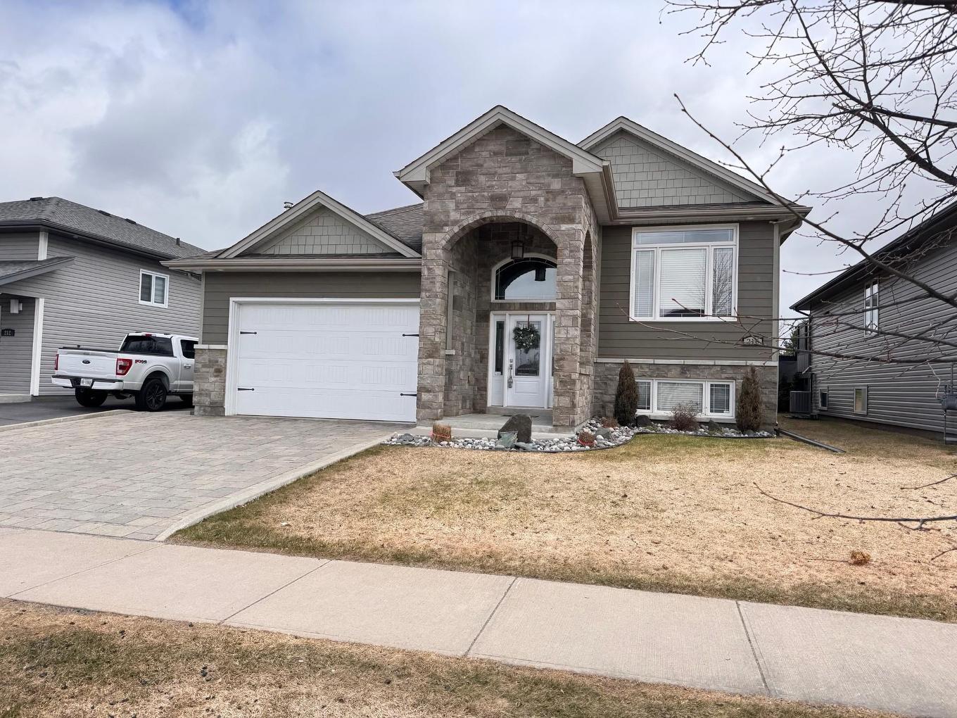 216 Cougar Crescent, Thunder Bay, ON - Outdoor With Facade