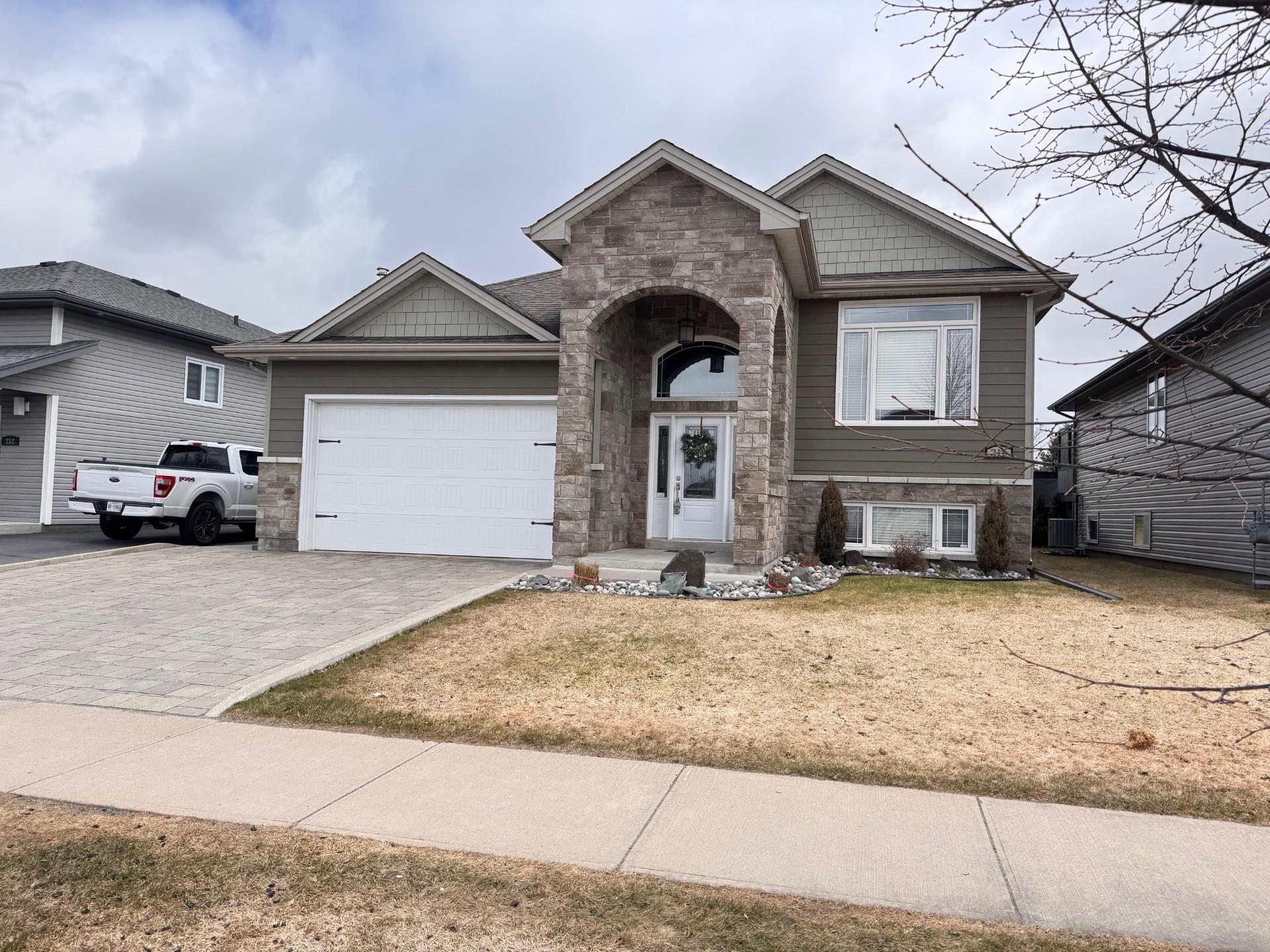 216 Cougar Crescent, Thunder Bay, ON - Outdoor With Facade