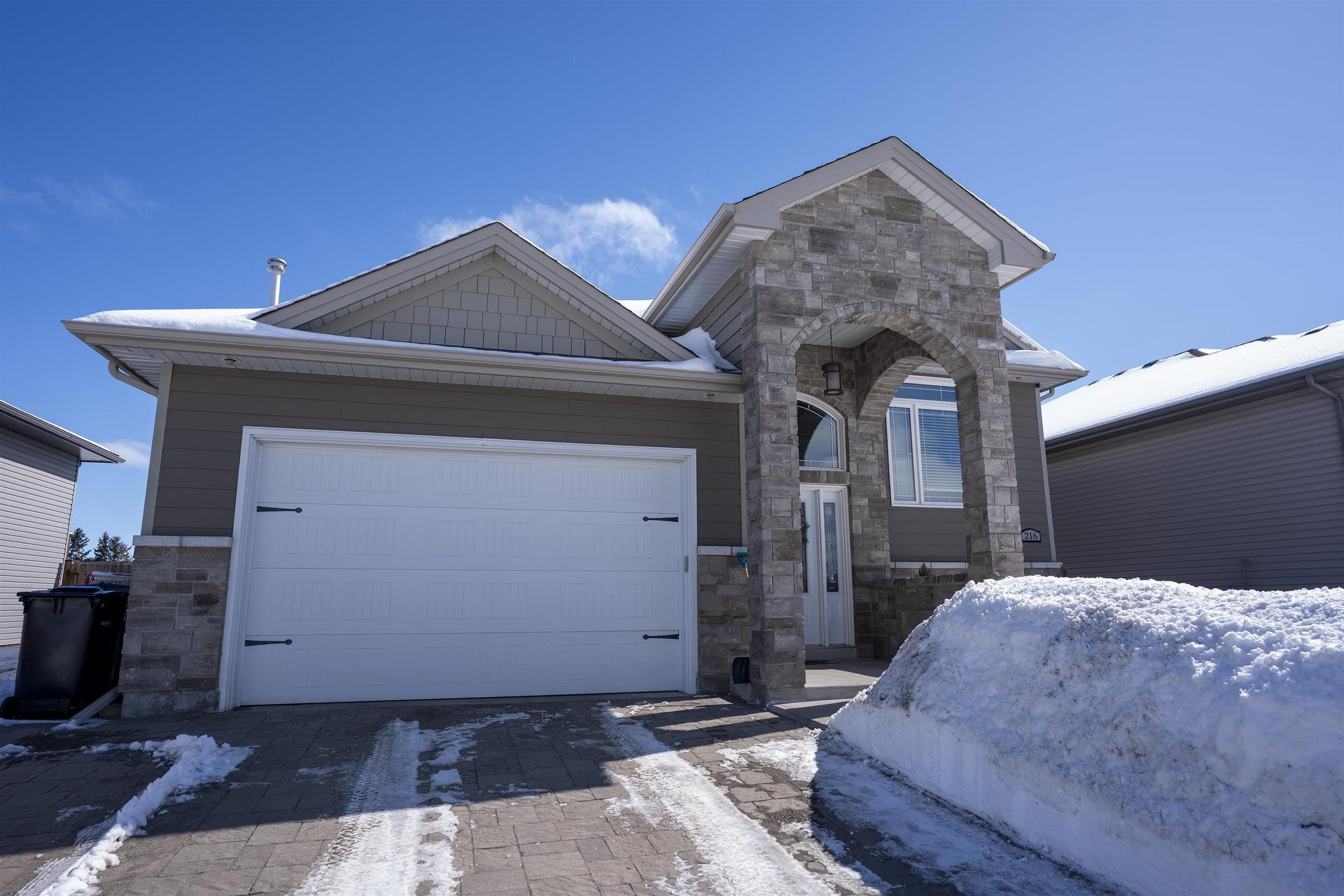216 Cougar Crescent, Thunder Bay, ON - Outdoor
