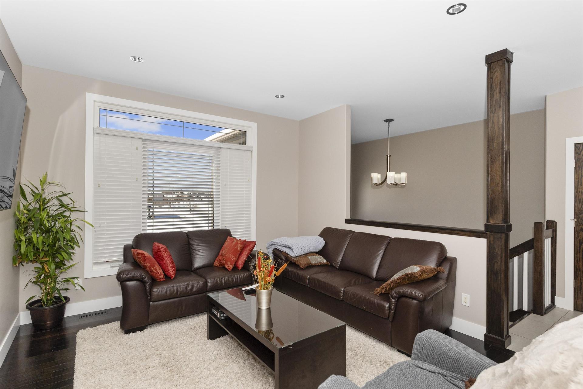 216 Cougar Crescent, Thunder Bay, ON - Indoor Photo Showing Living Room
