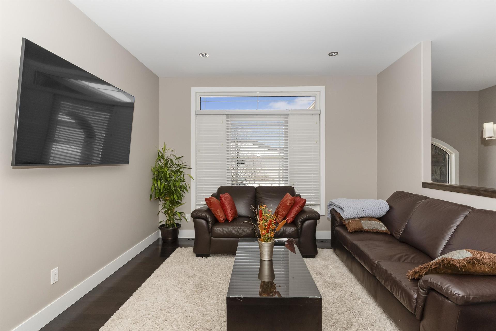216 Cougar Crescent, Thunder Bay, ON - Indoor Photo Showing Living Room