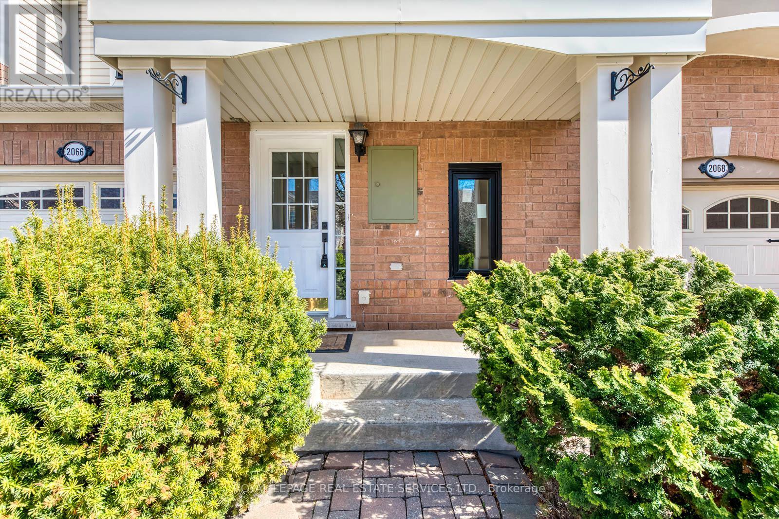 2066 Broadleaf Crescent, Burlington, ON - Outdoor