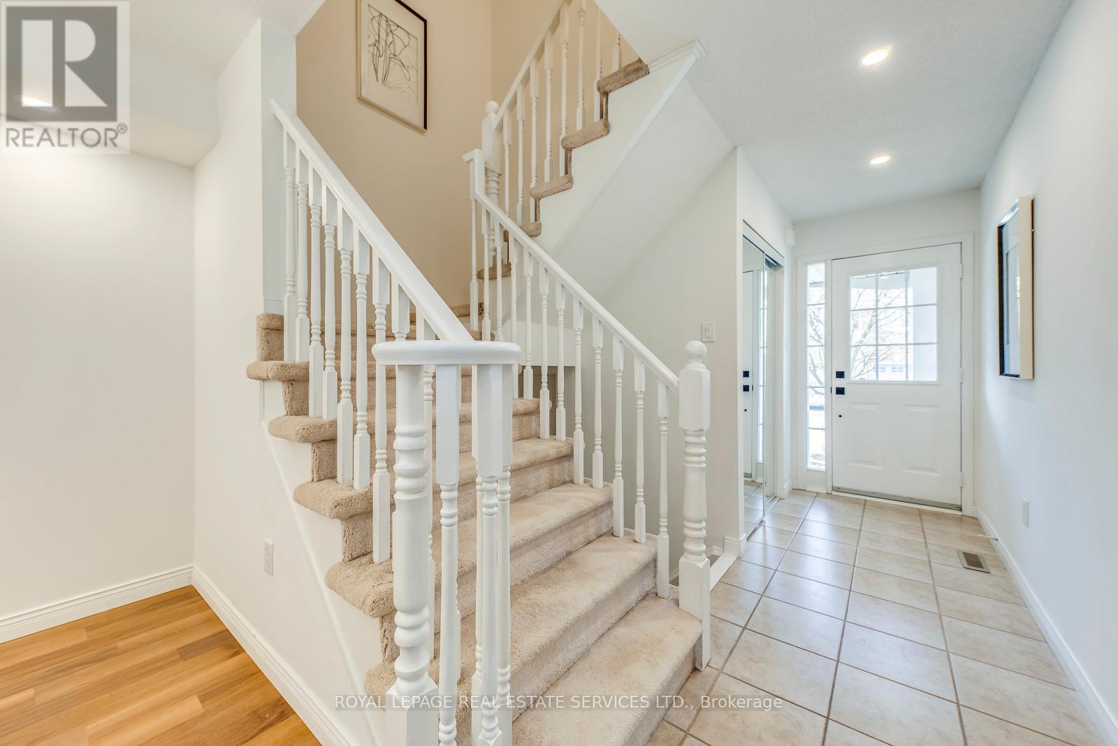 2066 Broadleaf Crescent, Burlington, ON - Indoor Photo Showing Other Room