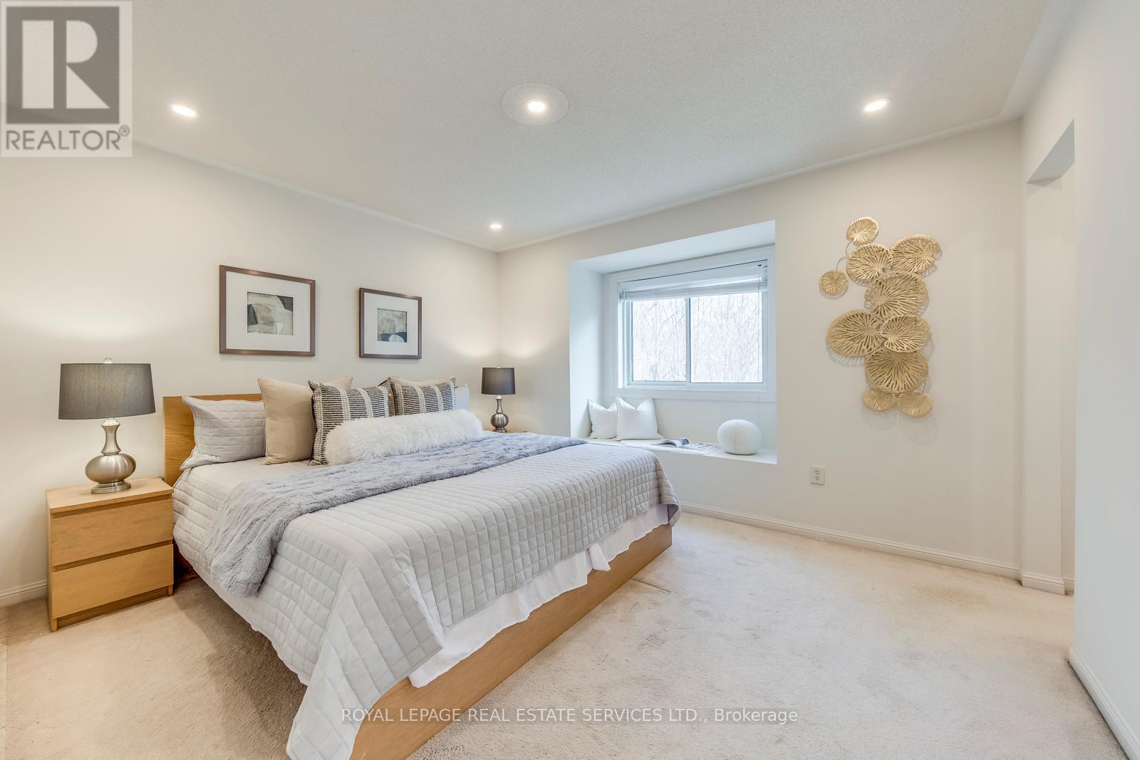 2066 Broadleaf Crescent, Burlington, ON - Indoor Photo Showing Bedroom