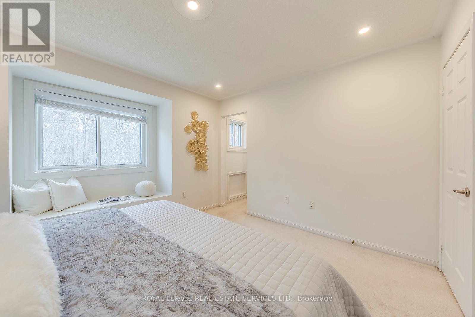 2066 Broadleaf Crescent, Burlington, ON - Indoor Photo Showing Bedroom