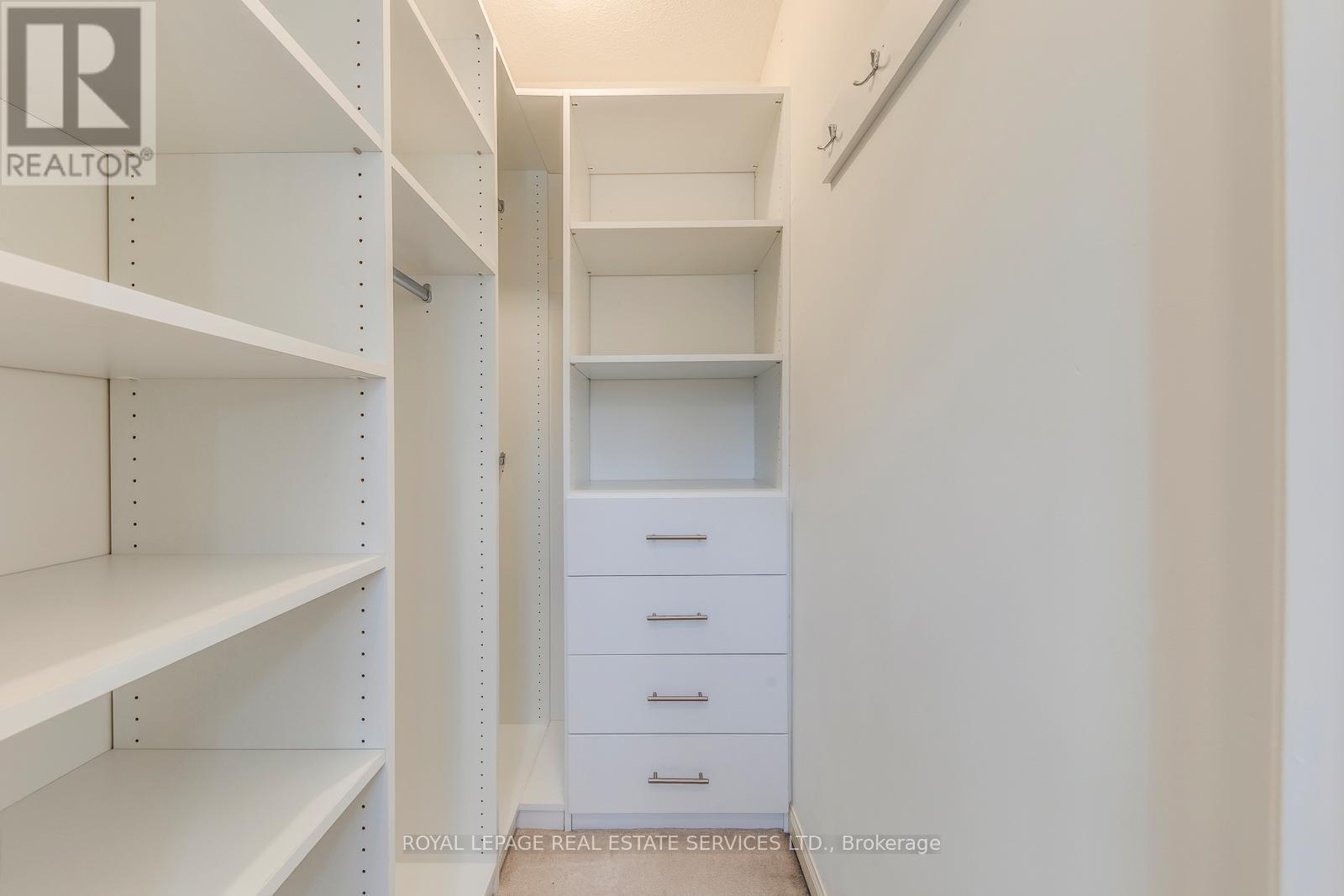 2066 Broadleaf Crescent, Burlington, ON - Indoor With Storage