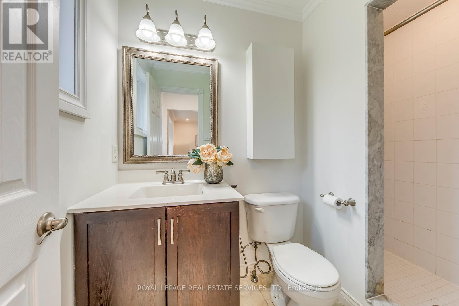 2066 Broadleaf Crescent, Burlington, ON - Indoor Photo Showing Bathroom