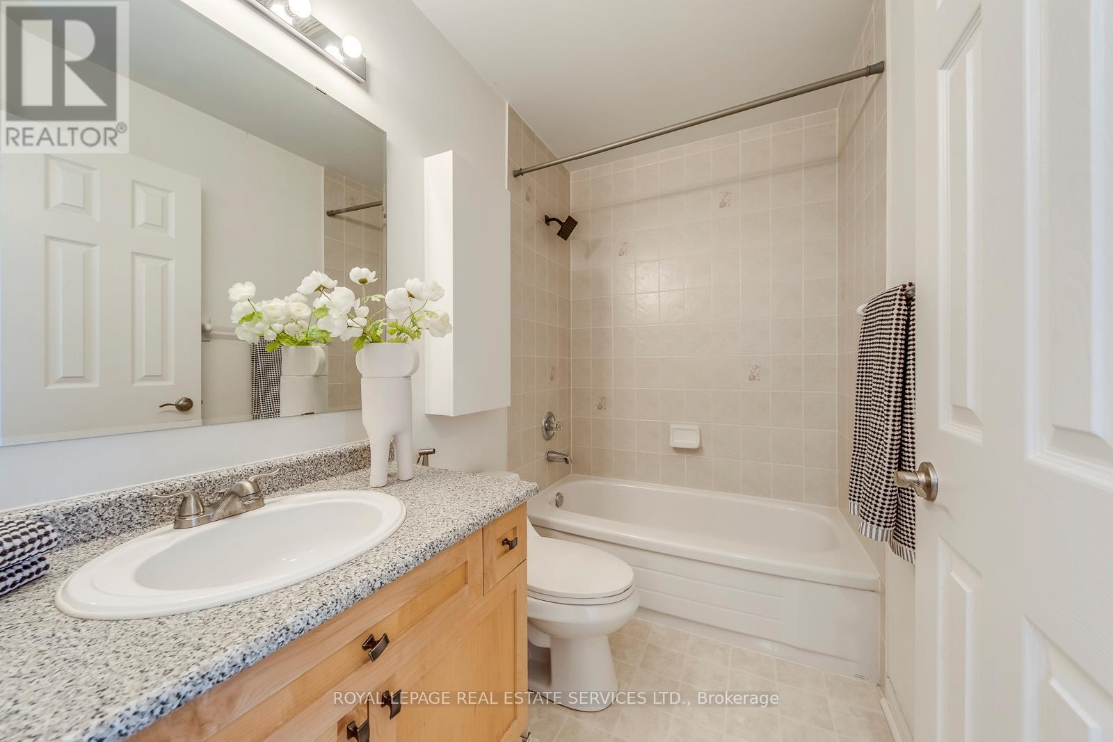 2066 Broadleaf Crescent, Burlington, ON - Indoor Photo Showing Bathroom