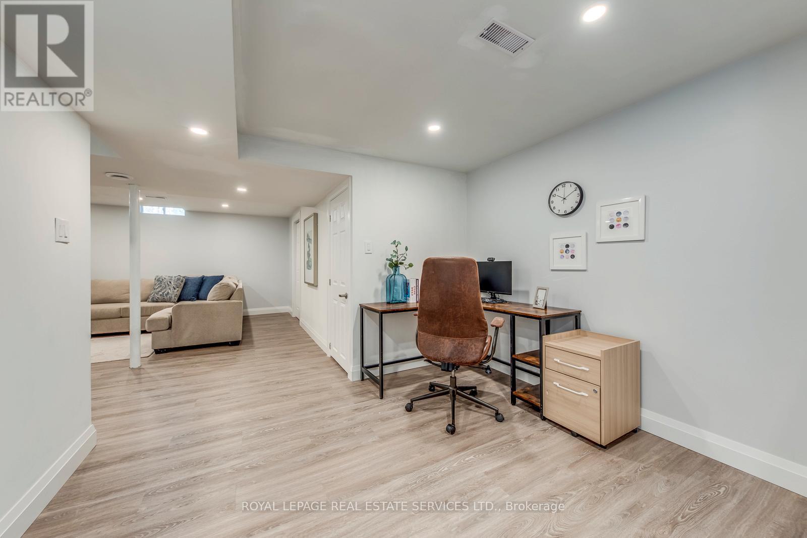 2066 Broadleaf Crescent, Burlington, ON - Indoor Photo Showing Other Room