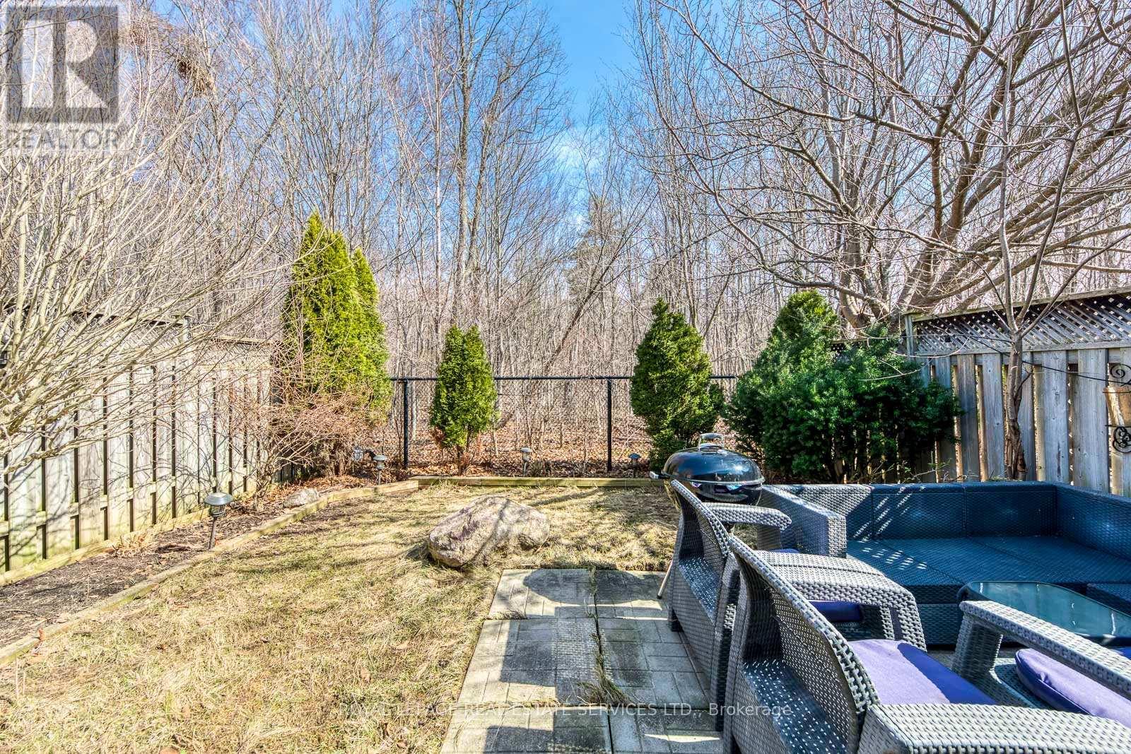 2066 Broadleaf Crescent, Burlington, ON - Outdoor