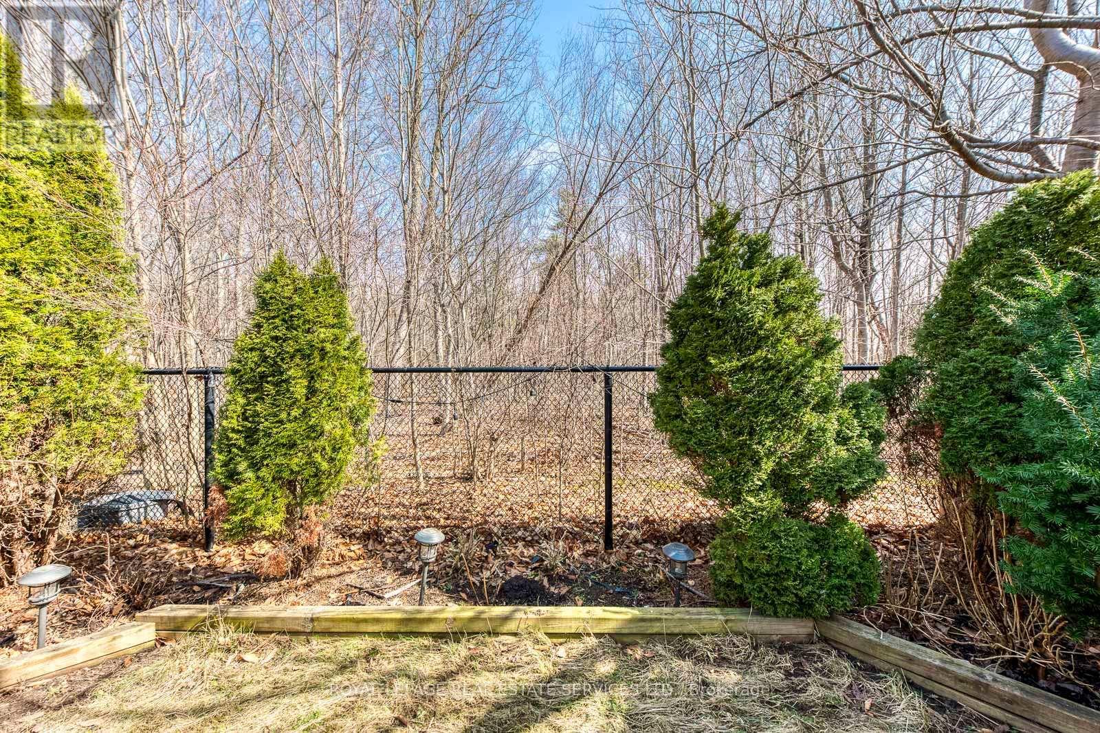 2066 Broadleaf Crescent, Burlington, ON - Outdoor