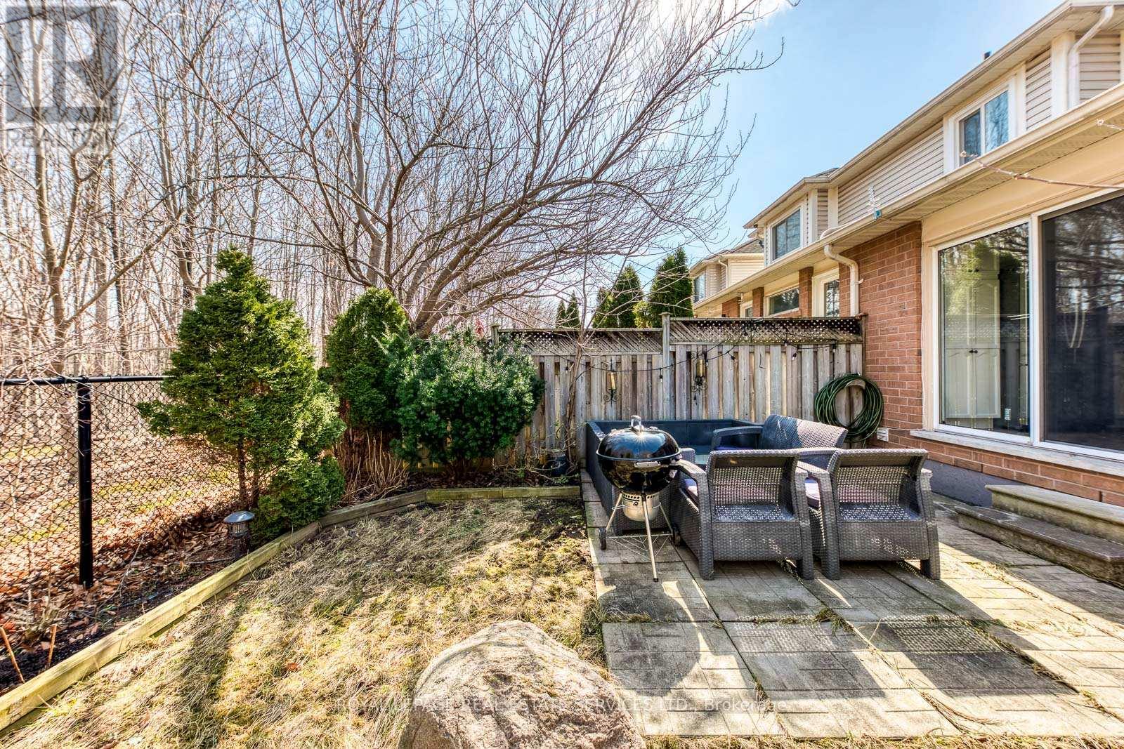 2066 Broadleaf Crescent, Burlington, ON - Outdoor