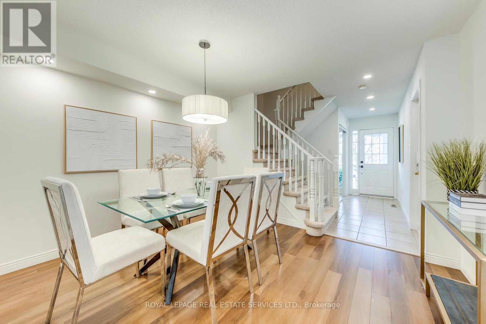 2066 Broadleaf Crescent, Burlington, ON - Indoor Photo Showing Dining Room
