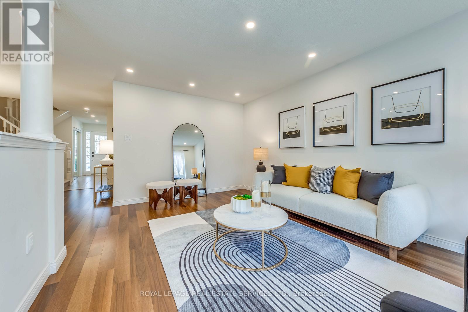 2066 Broadleaf Crescent, Burlington, ON - Indoor Photo Showing Living Room