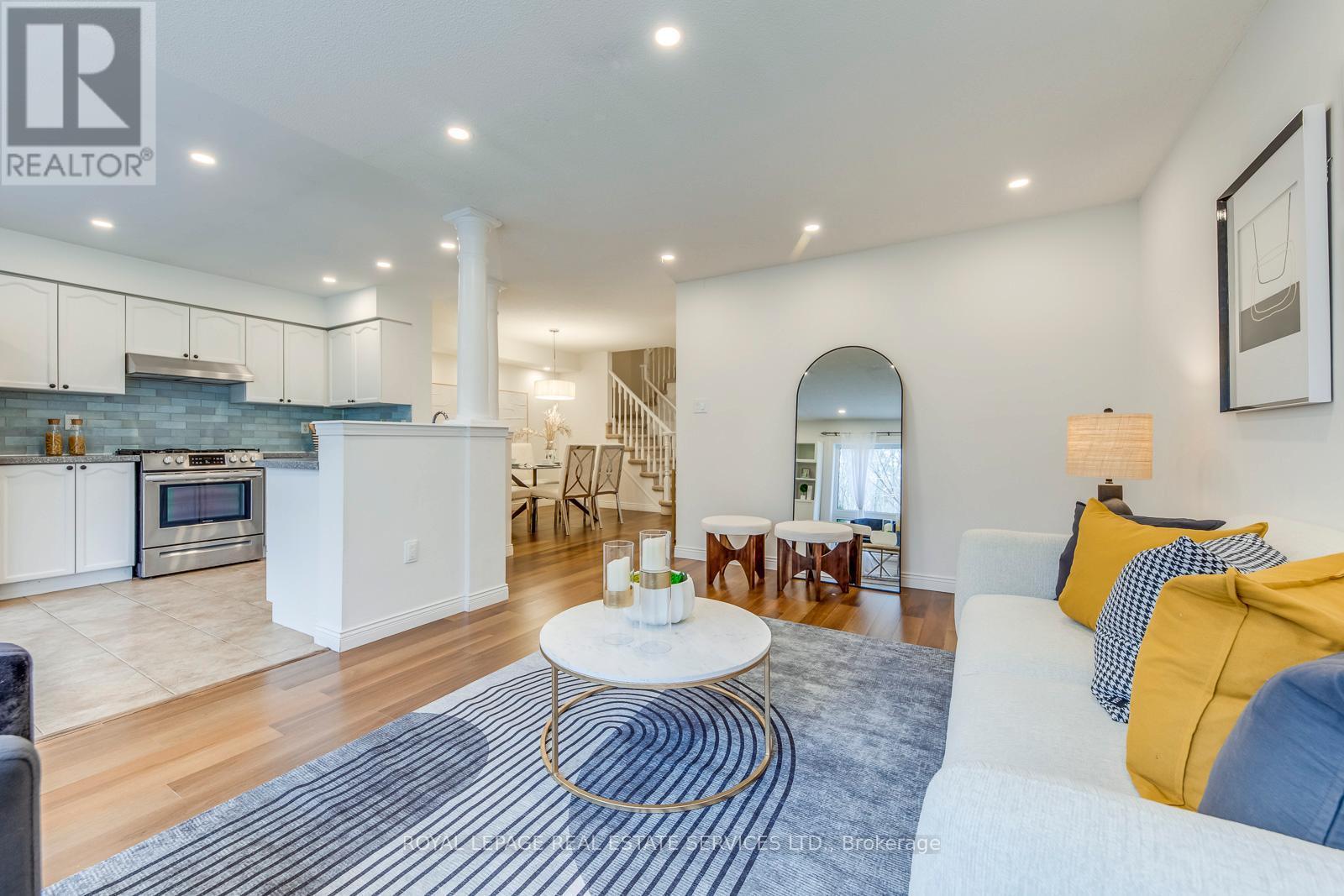 2066 Broadleaf Crescent, Burlington, ON - Indoor