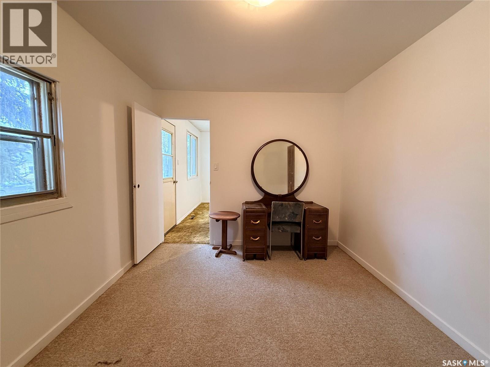 392 9Th Avenue Nw, Swift Current, SK - Indoor Photo Showing Other Room