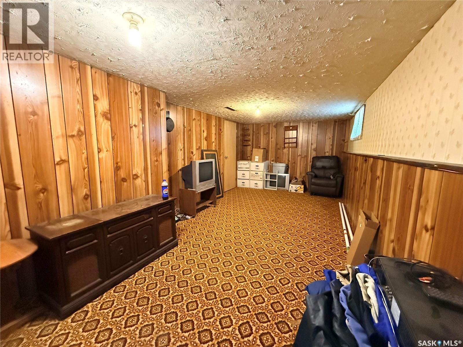 392 9Th Avenue Nw, Swift Current, SK - Indoor Photo Showing Other Room