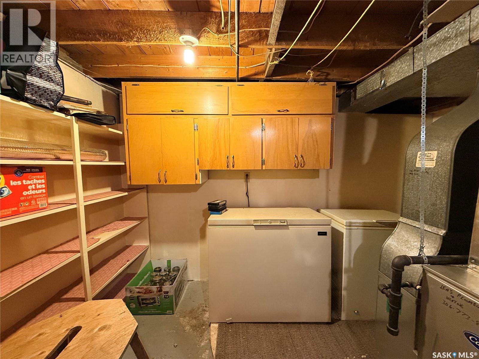 392 9Th Avenue Nw, Swift Current, SK - Indoor Photo Showing Laundry Room