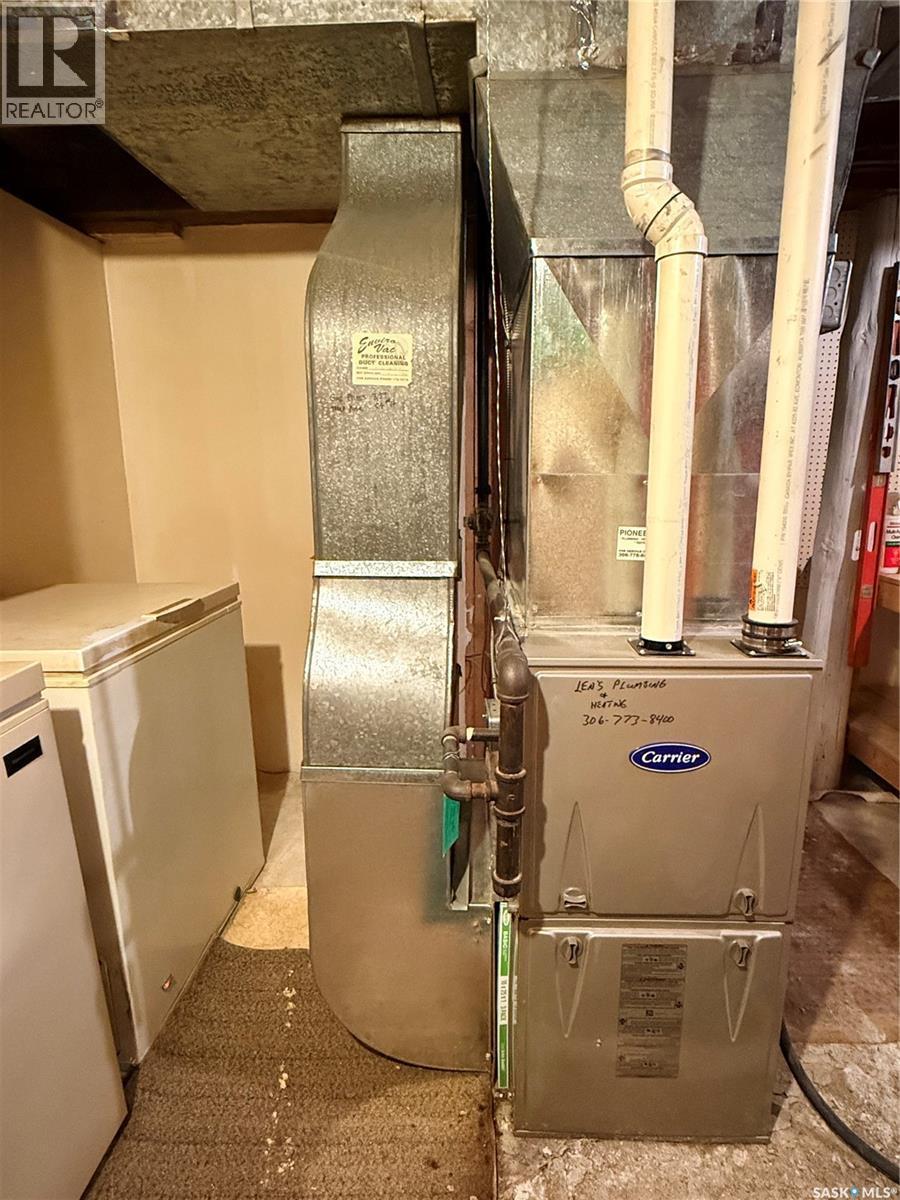 392 9Th Avenue Nw, Swift Current, SK - Indoor Photo Showing Basement