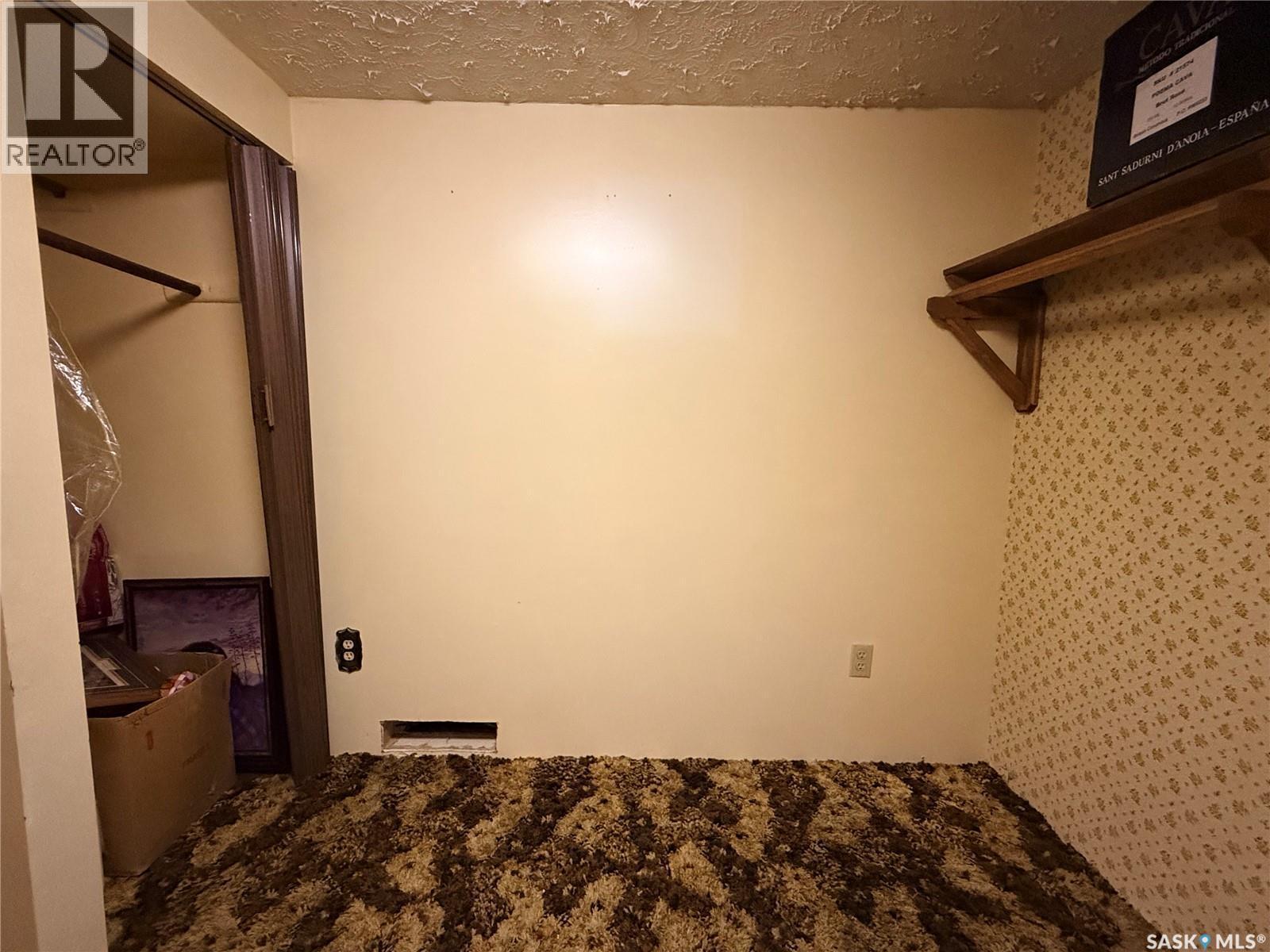 392 9Th Avenue Nw, Swift Current, SK - Indoor